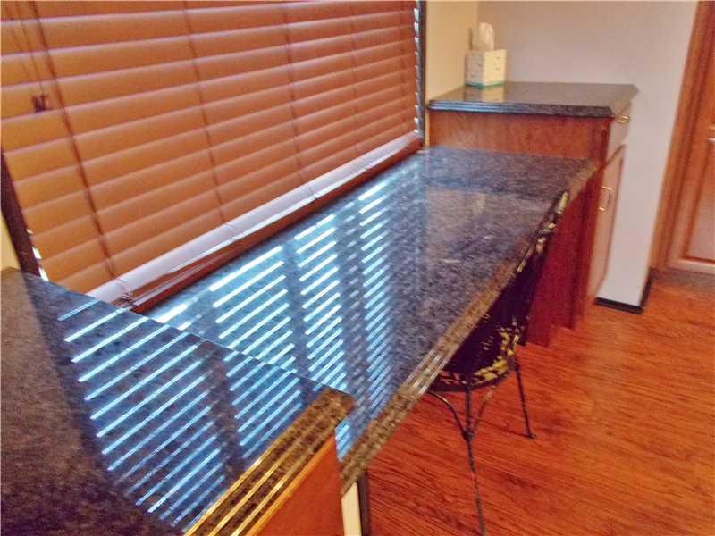 15 Riverside Drive Freeport, PA 16229 - Photo 10 of 25 Kitchen. The desk area in the kitchen can also be used as buffet when entertaining.
