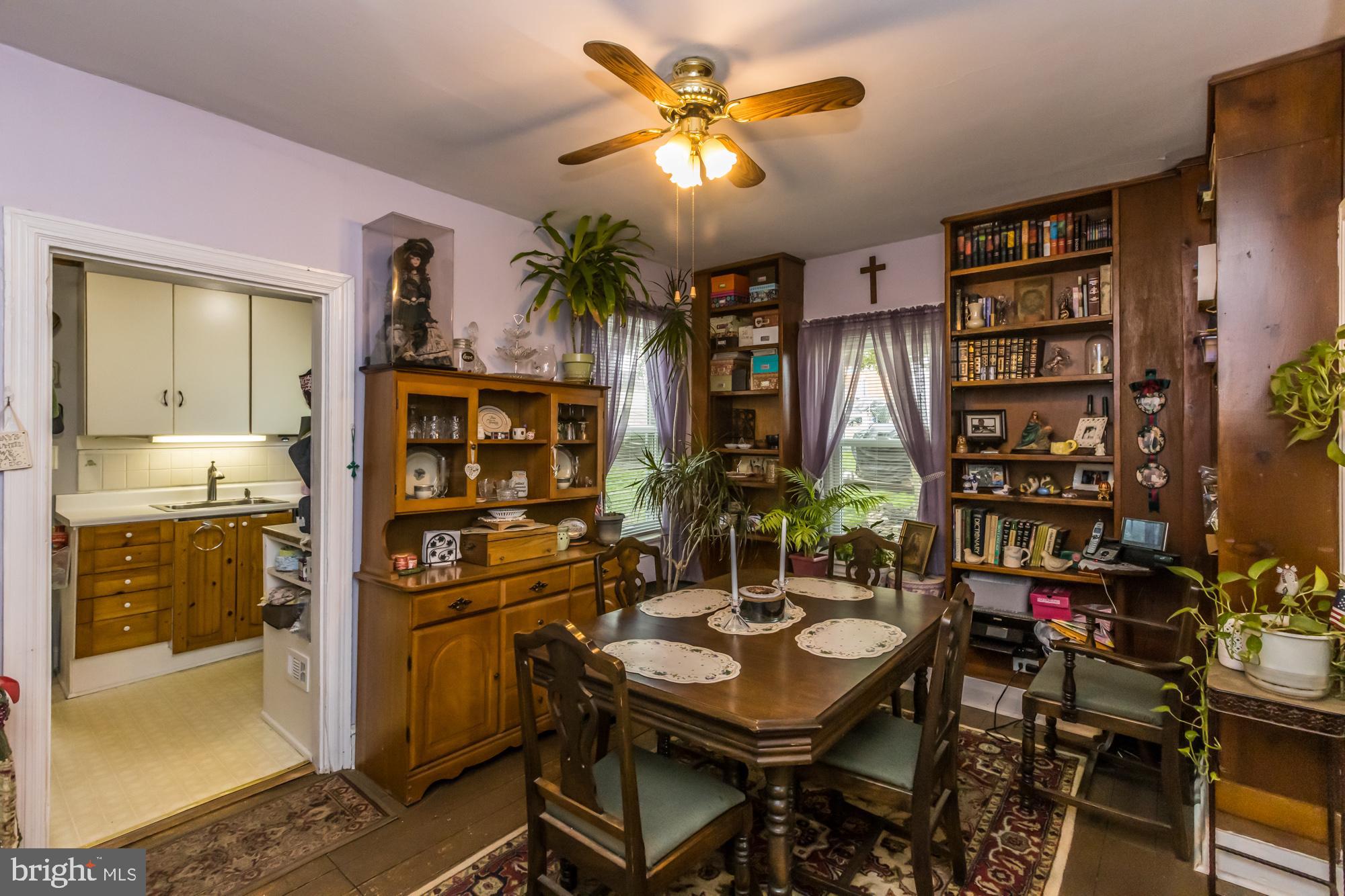 806 Latshaw Road Spring City, PA 19475 - Photo 8 of 24 Entertain in your Dining Room