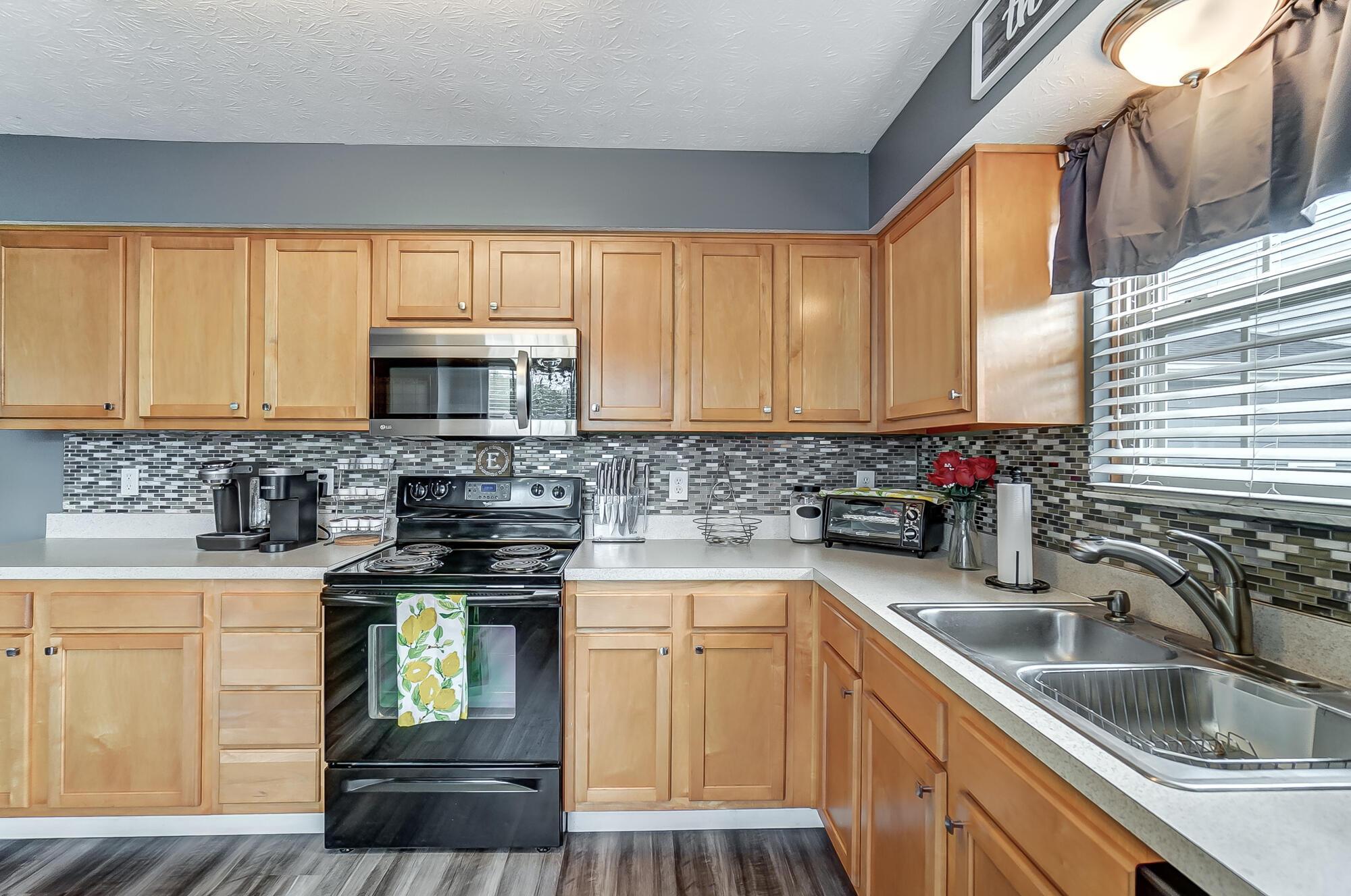 2533 Locksley Road Grove City, OH 43123 - Photo 10 of 34 Kitchen