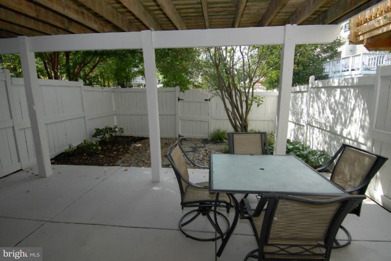12005 Edgemere Circle Reston, VA 20190 - Photo 14 of 29 Exterior (Rear)
