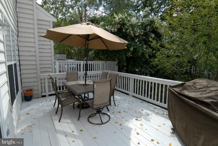 12005 Edgemere Circle Reston, VA 20190 - Photo 26 of 29 Exterior (Rear)