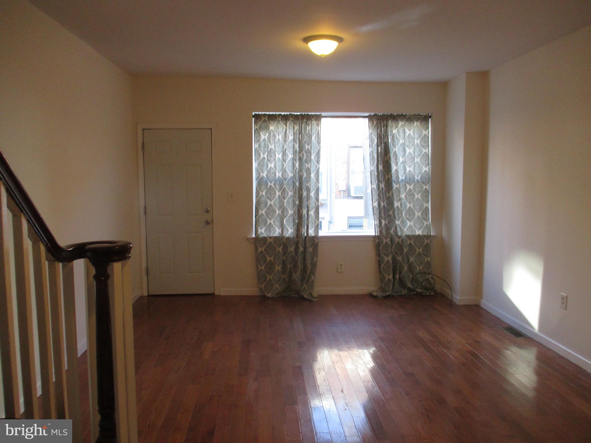 1914 Pierce Street Philadelphia, PA 19145 - Photo 3 of 17 Living Room