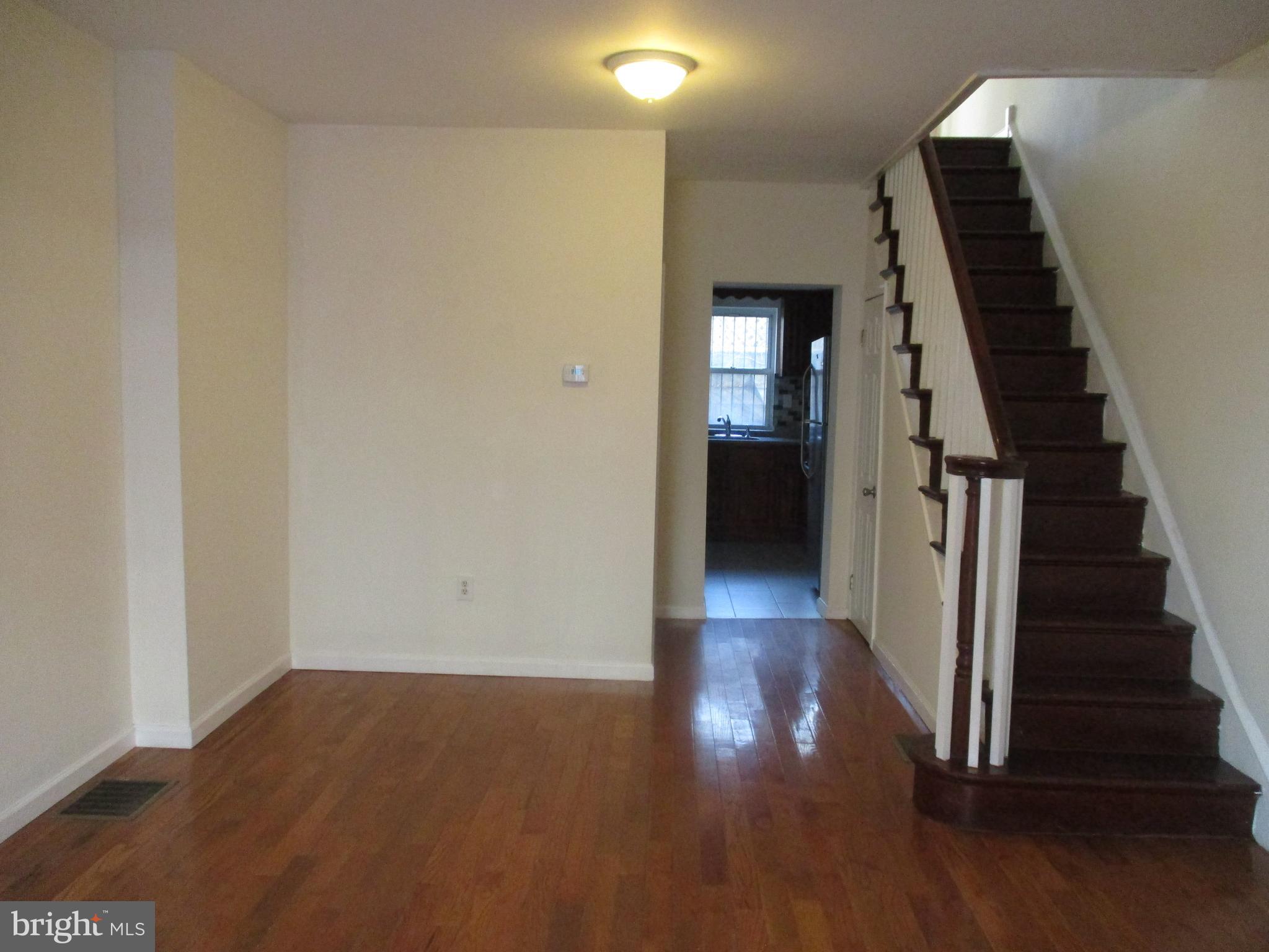 1914 Pierce Street Philadelphia, PA 19145 - Photo 4 of 17 Living Room