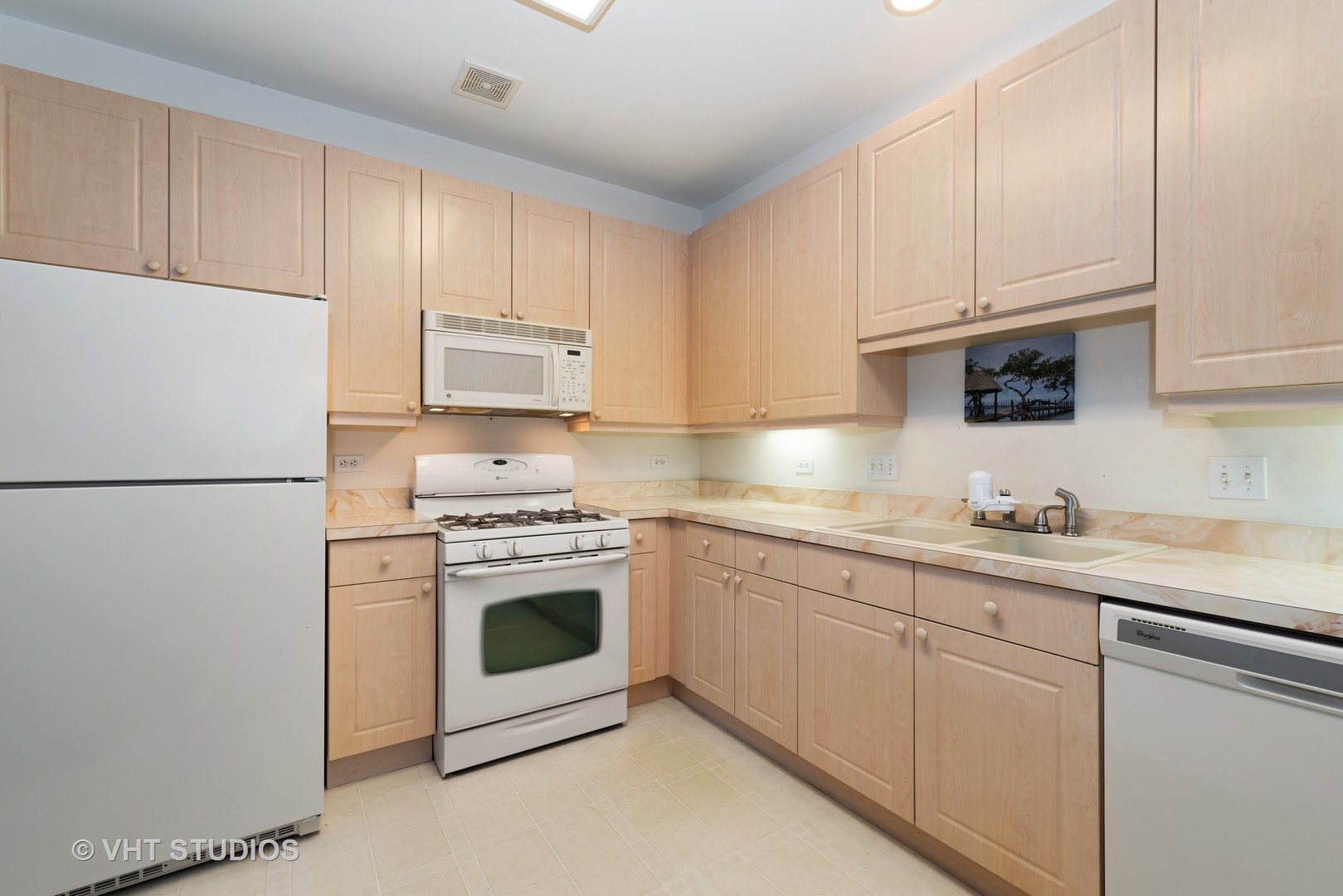 620 McHenry Road, Unit 202 Wheeling, IL 60090 - Photo 5 of 13