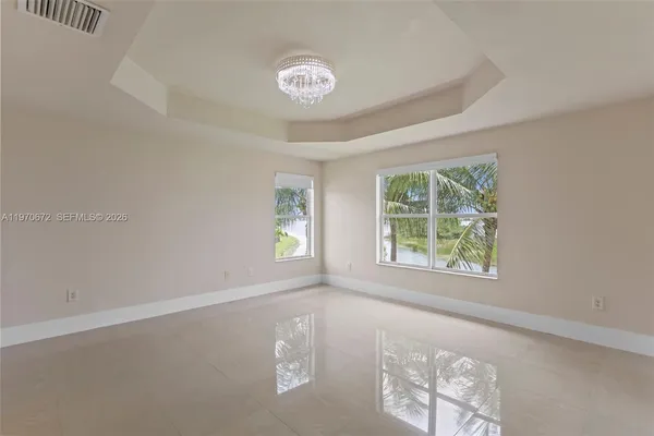 a view of empty room with window