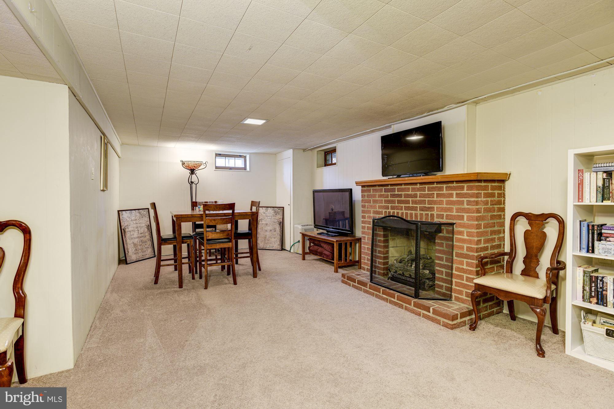 2416 Harwood Road Baltimore, MD 21234 - Photo 19 of 31 Family Room