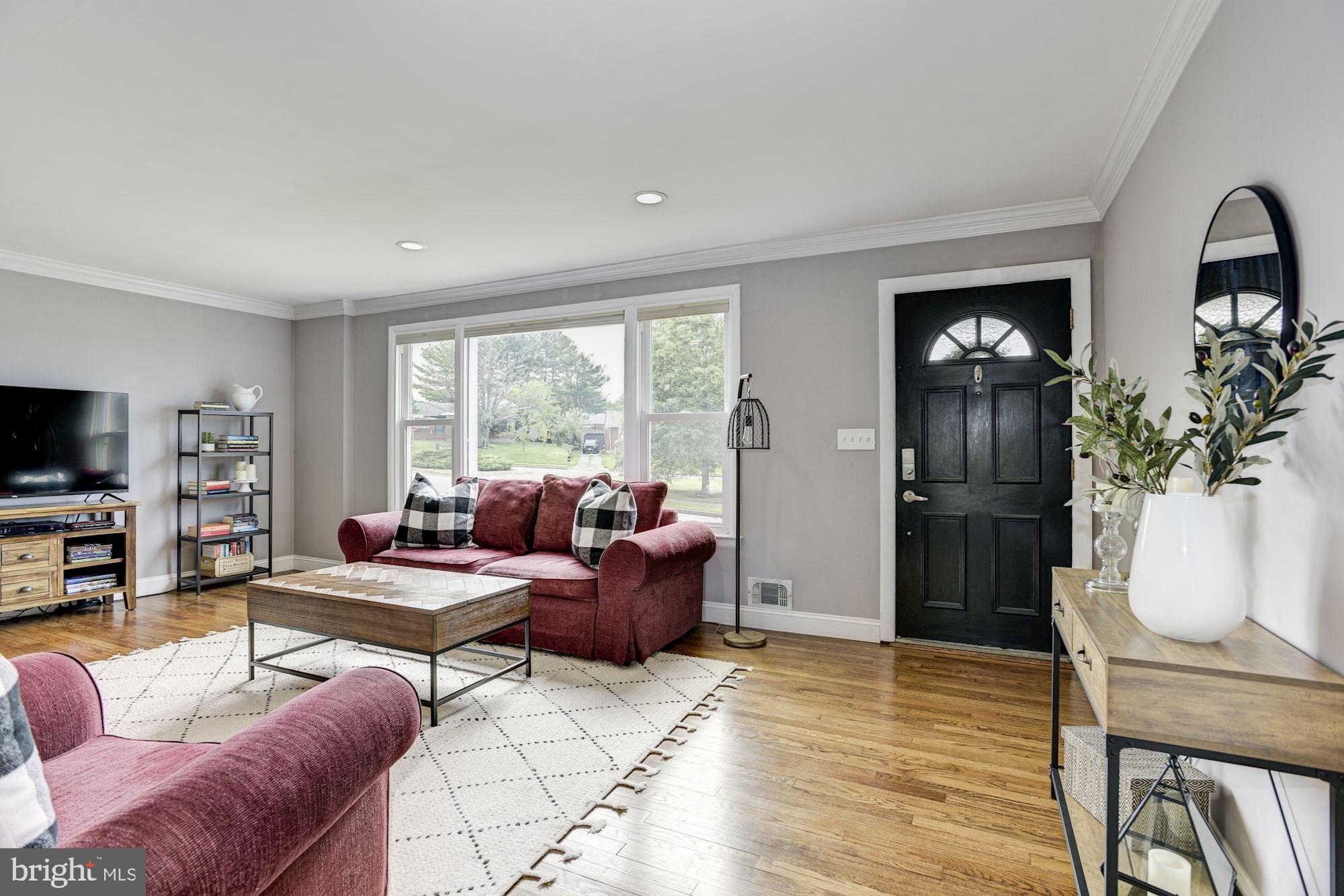 2416 Harwood Road Baltimore, MD 21234 - Photo 3 of 31 Living Room