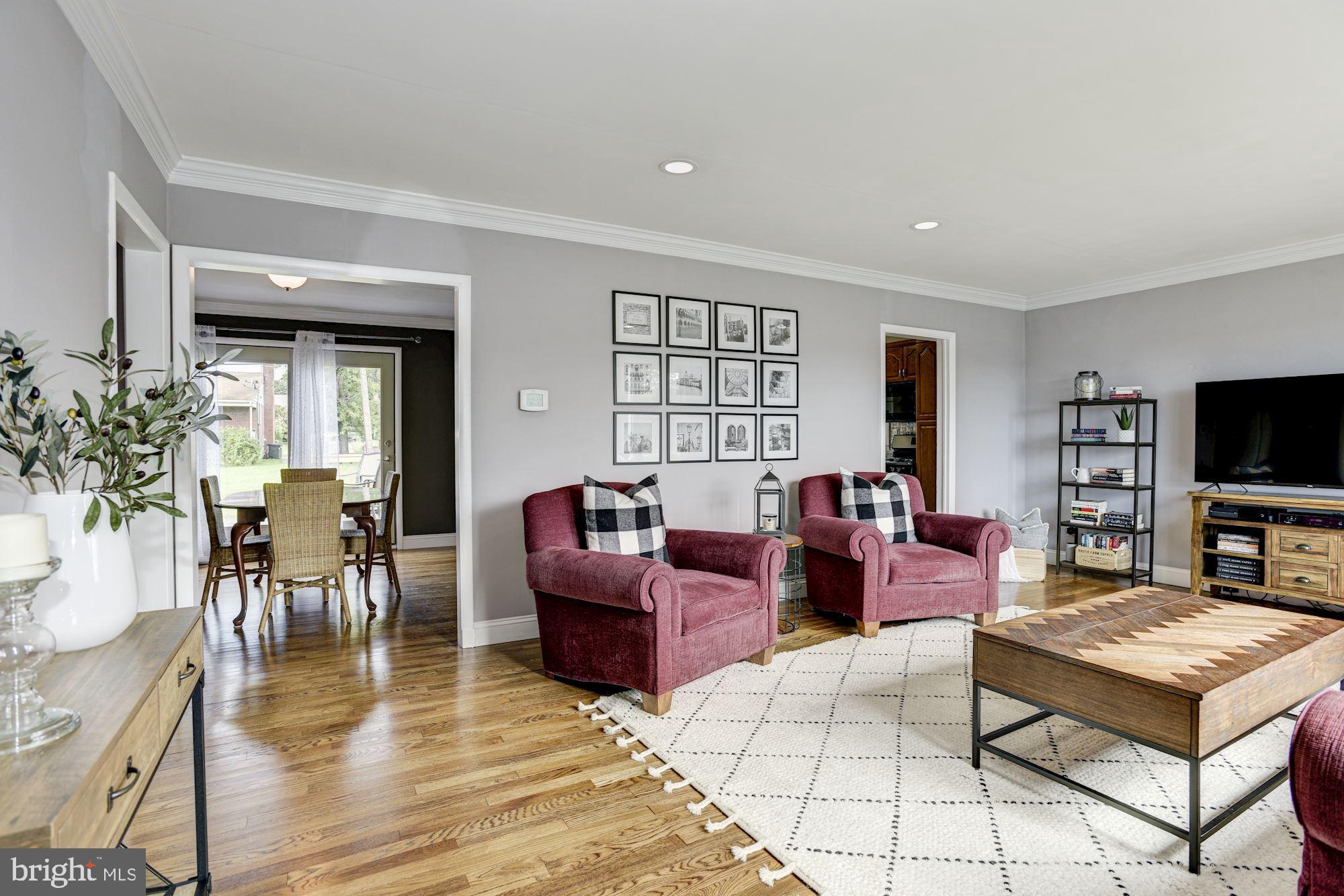 2416 Harwood Road Baltimore, MD 21234 - Photo 6 of 31 Living Room