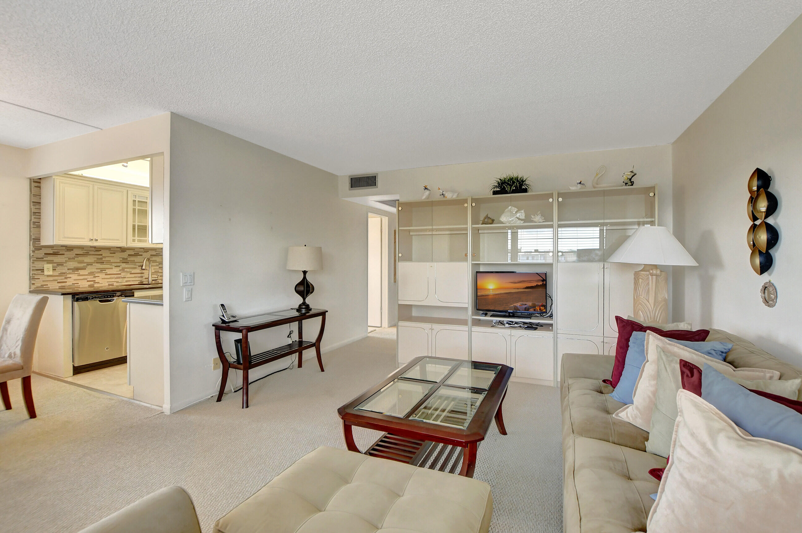 4020 Cornwall East Boca Raton, FL 33434 - Photo 4 of 30 DSC_1011