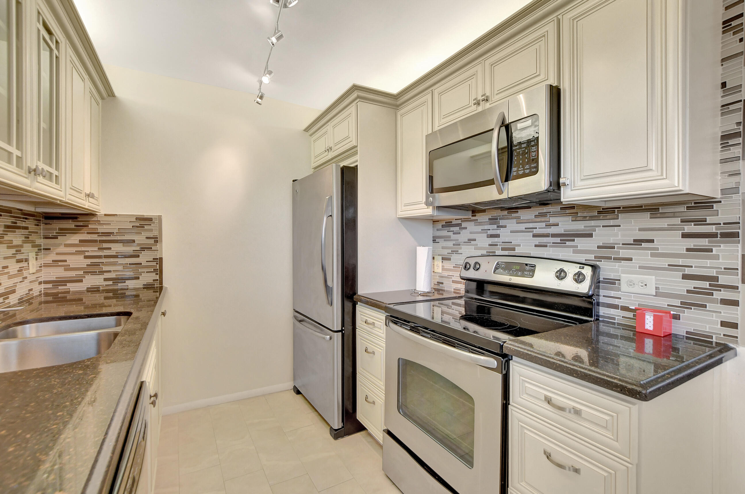 4020 Cornwall East Boca Raton, FL 33434 - Photo 8 of 30 DSC_1036