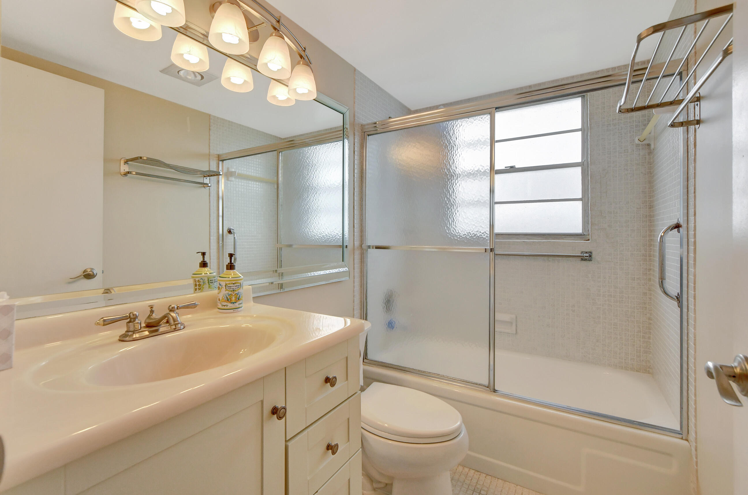 4020 Cornwall East Boca Raton, FL 33434 - Photo 9 of 30 DSC_1041
