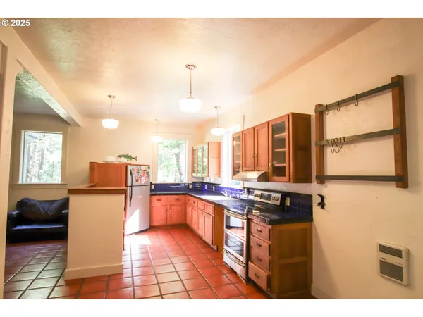 $995,000 | 92976 Deadwood Creek Road, Deadwood, OR 97430