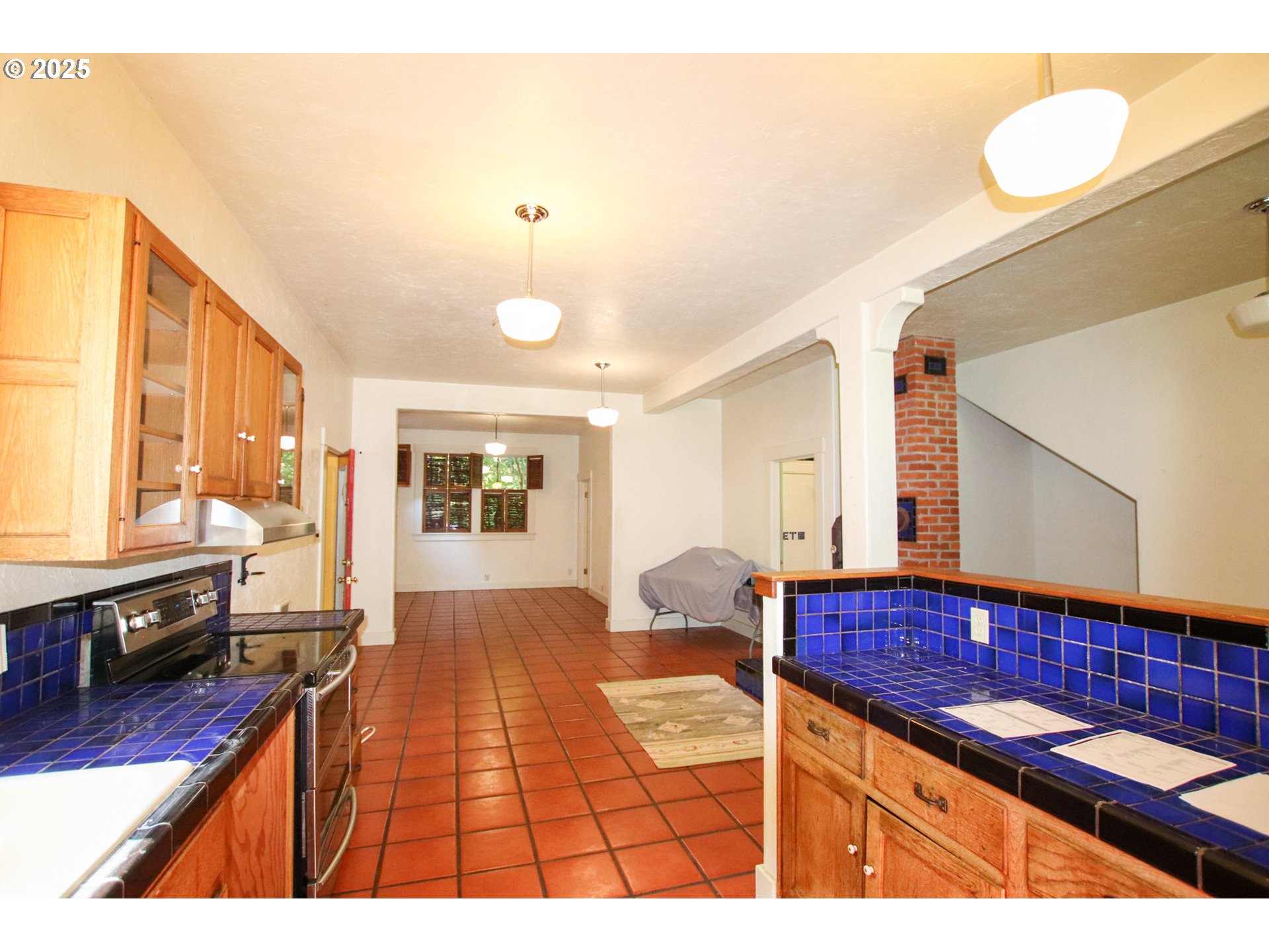 92976 Deadwood Creek Road Deadwood, OR 97430 - Photo 12 of 46 a living room with furniture and a table