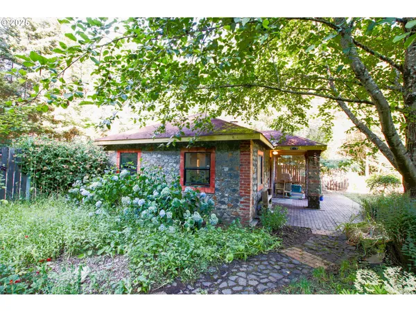 $995,000 | 92976 Deadwood Creek Road, Deadwood, OR 97430
