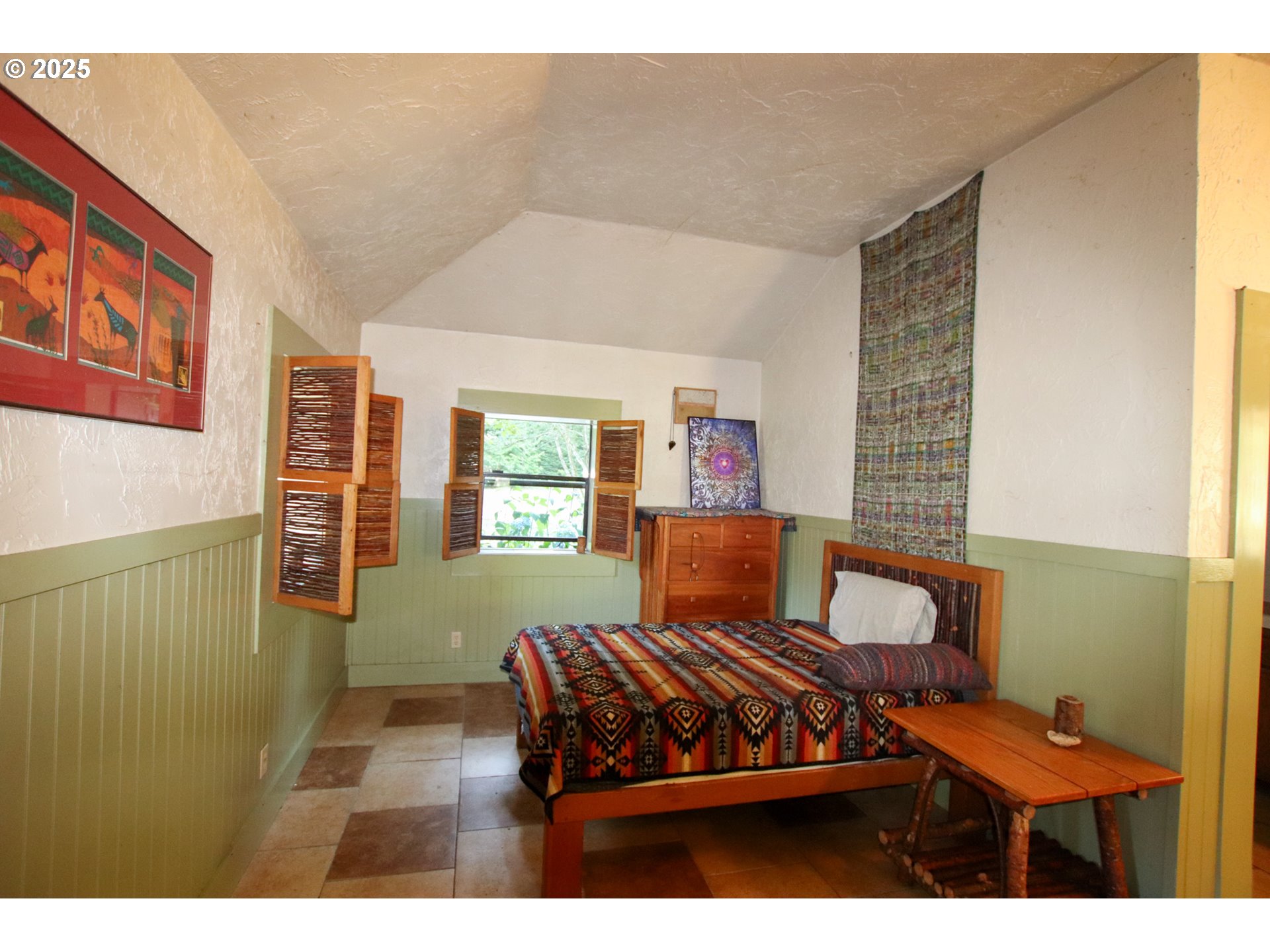 92976 Deadwood Creek Road Deadwood, OR 97430 - Photo 43 of 46 a bedroom with furniture and a window