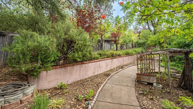 $1,280,000 | 113 Heidi Lane, Cloverdale, CA 95425