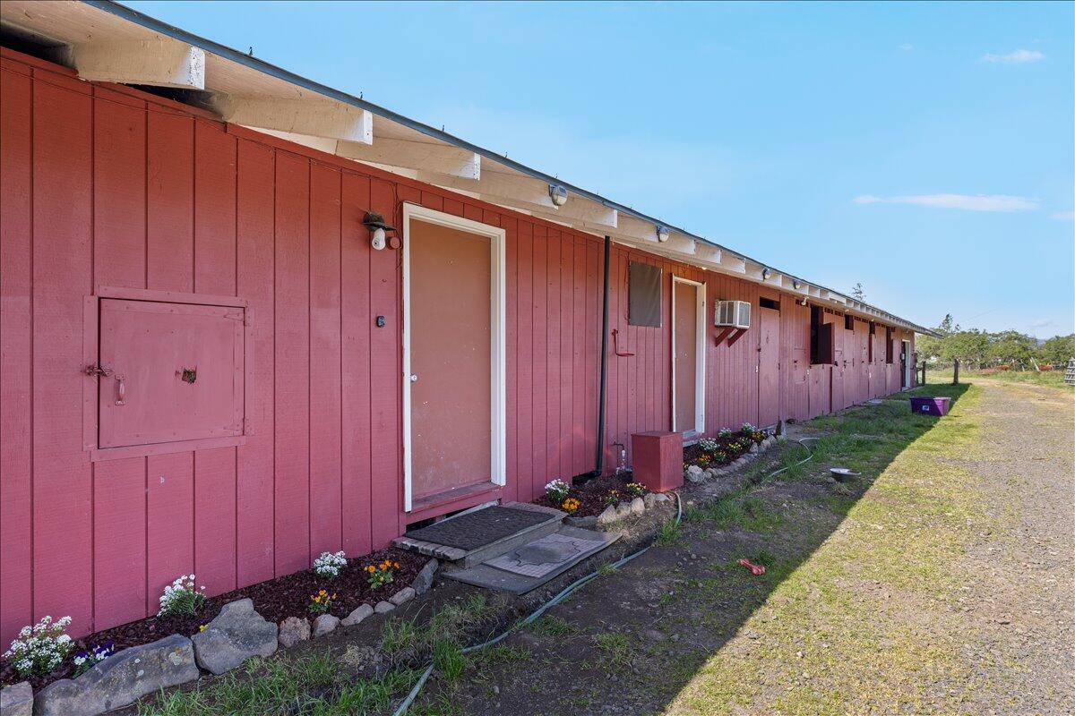 14717 Highway 62 Eagle Point, OR 97524 - Photo 11 of 14