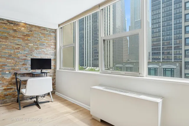 $615,000 | 40 East Cedar Street, Unit 8CD, Chicago, IL 60611