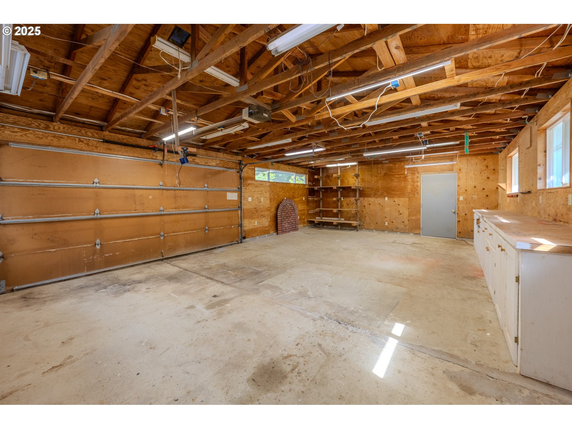 87830 Terrace View Drive Florence, OR 97439 - Photo 26 of 43 Garage