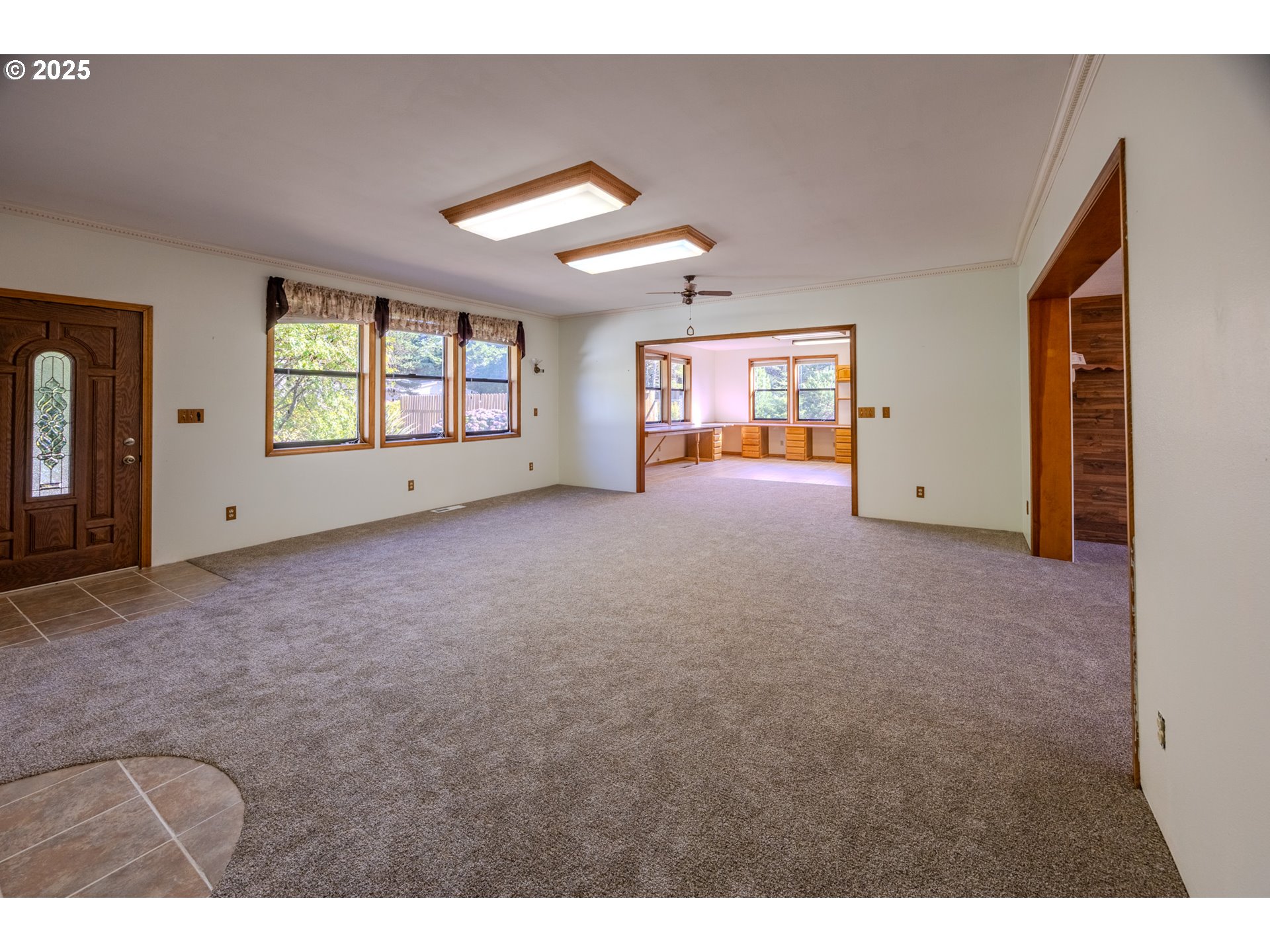 87830 Terrace View Drive Florence, OR 97439 - Photo 5 of 43 Living Room