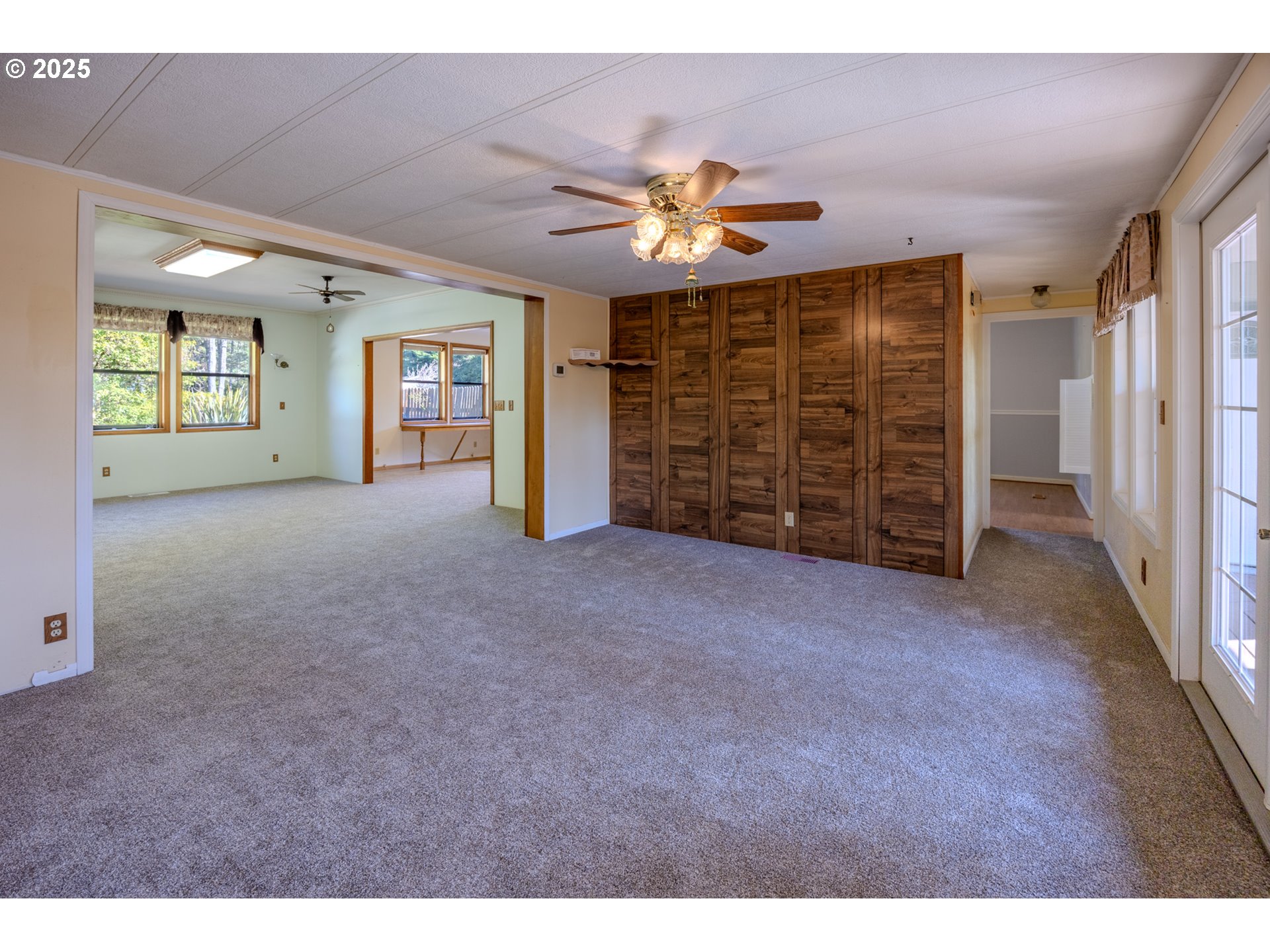 87830 Terrace View Drive Florence, OR 97439 - Photo 8 of 43 Dining Room