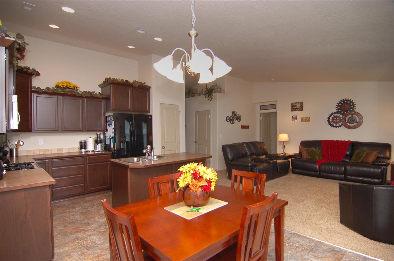 1710 West Tree Lane Spokane, WA 99208 - Photo 3 of 18 Gallery Image 3