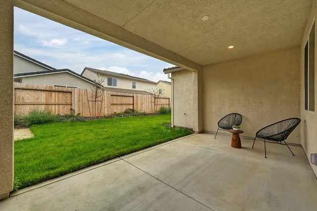 a view of a back yard of the house