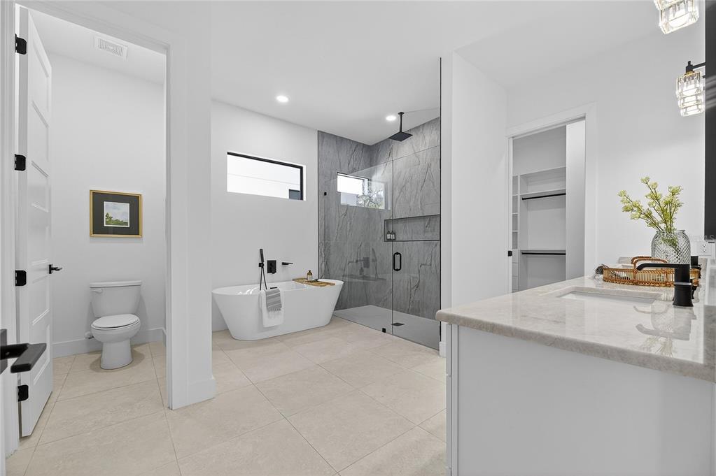 2335 Oak Terrace Sarasota, FL 34231 - Photo 33 of 82