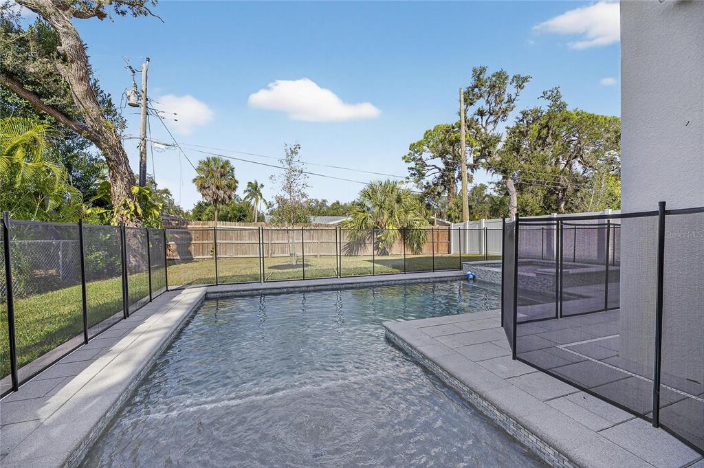 2335 Oak Terrace Sarasota, FL 34231 - Photo 63 of 82