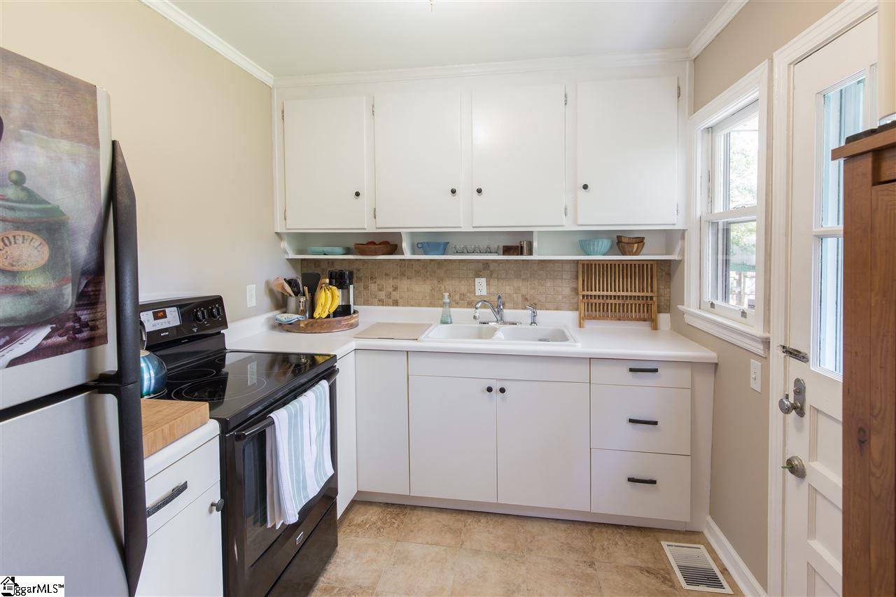 107 Rutledge Avenue Greenville, SC 29617 - Photo 4 of 18 Gallery Image 4