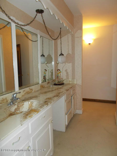 7 Sheffield Road Amarillo, TX 79124 - Photo 14 of 20 master bath vanity