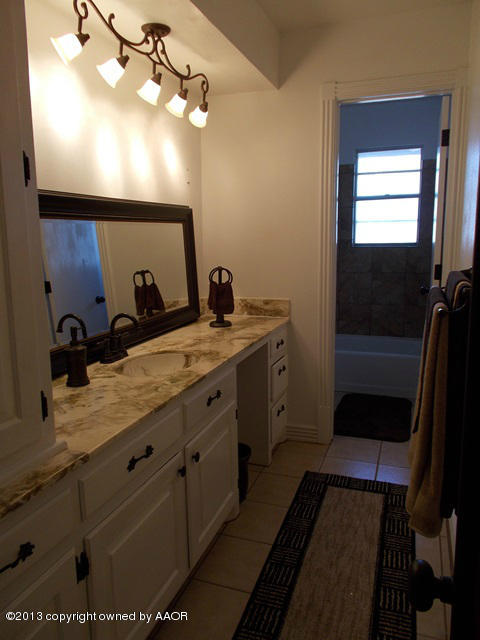 7 Sheffield Road Amarillo, TX 79124 - Photo 15 of 20 hall bath