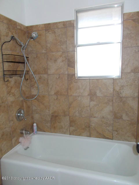 7 Sheffield Road Amarillo, TX 79124 - Photo 16 of 20 hall bath
