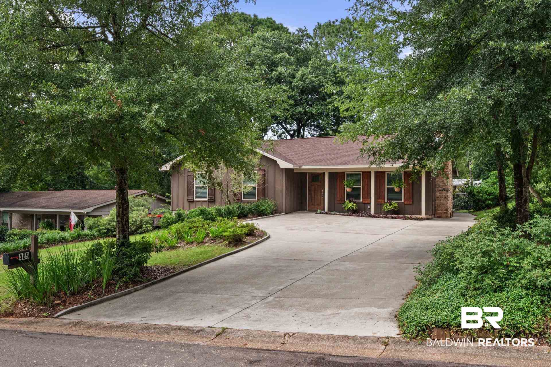 409 Rosa Avenue Fairhope, AL 36532 - Photo 30 of 31 drive way
