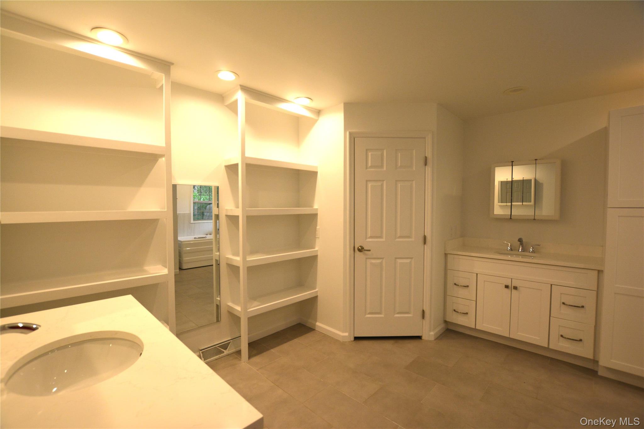 1661 Old Country Road, Unit 516 Riverhead, NY 11901 - Photo 17 of 24