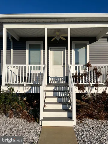 a view of entryway front of house