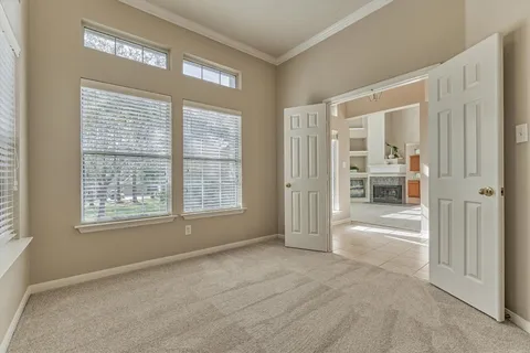 a view of an entryway with livingroom
