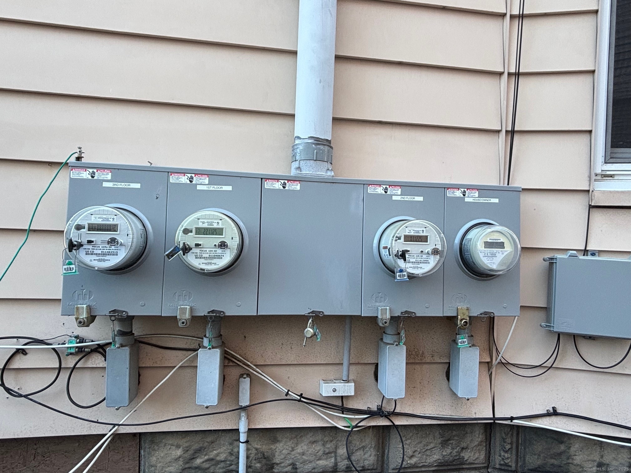 464 Wilmot Avenue Bridgeport, CT 06607 - Photo 3 of 19 a view of a clock on a wall