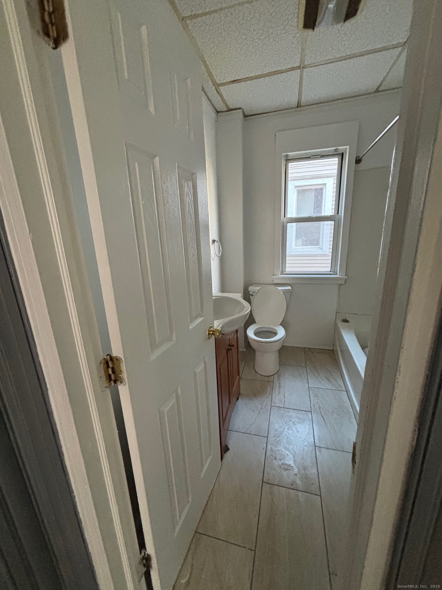 464 Wilmot Avenue Bridgeport, CT 06607 - Photo 5 of 19