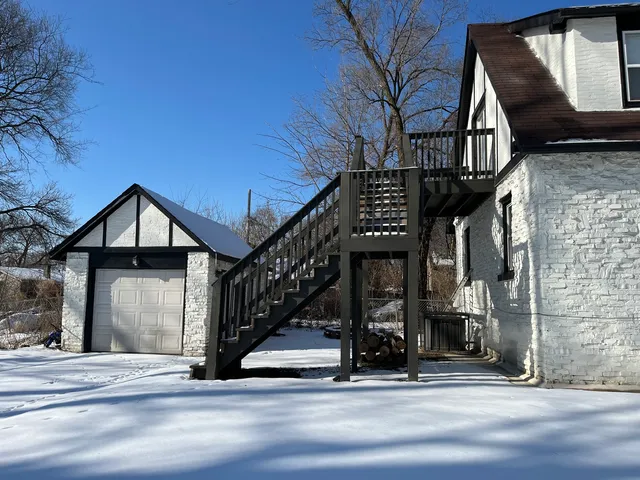 a view of a building entrance