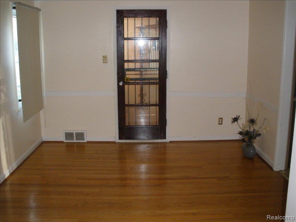 14055 Greenview Road Detroit, MI 48223 - Photo 5 of 9 14055 GREENVIEW DIN RM