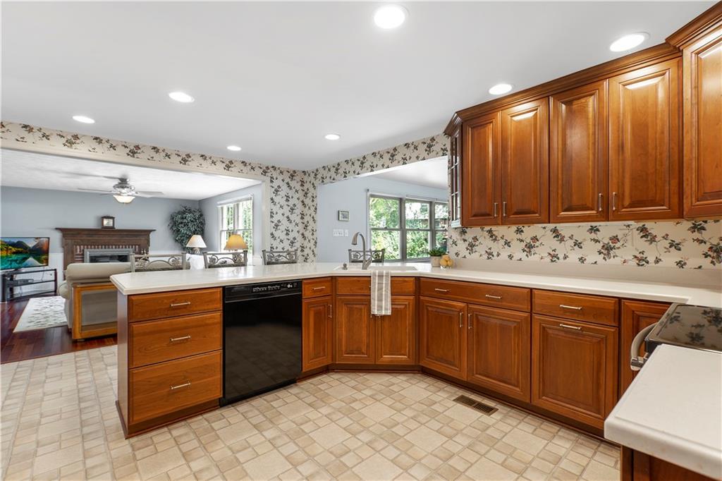 2360 Harrow Road Pittsburgh, PA 15241 - Photo 12 of 25 Gallery Image 12