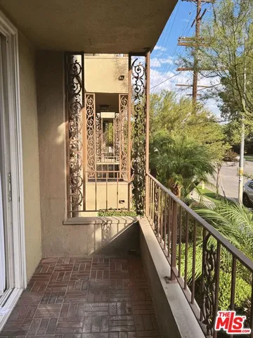 $469,000 | 10707 Camarillo Street, Unit 117, North Hollywood, CA 91602