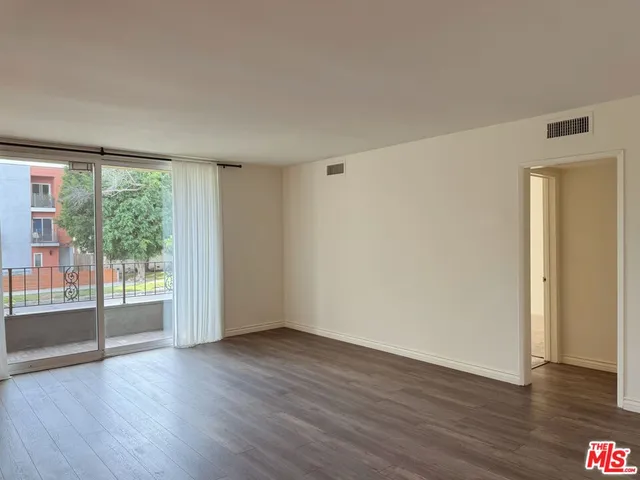 $469,000 | 10707 Camarillo Street, Unit 117, North Hollywood, CA 91602