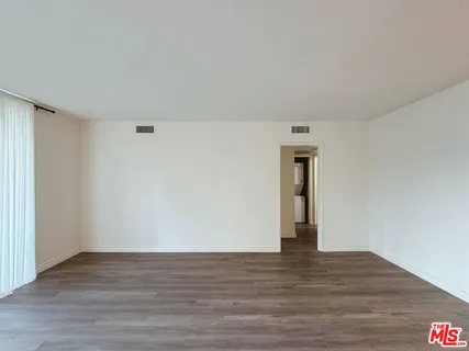 $469,000 | 10707 Camarillo Street, Unit 117, North Hollywood, CA 91602