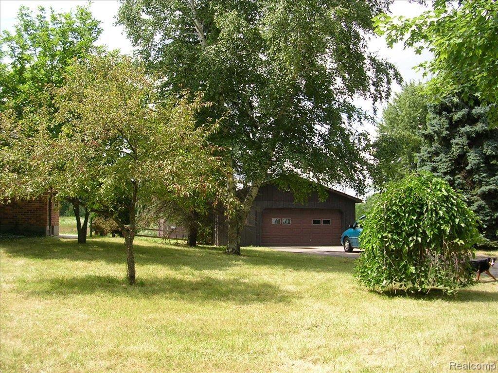 6271 Klam Road Otter Lake, MI 48464 - Photo 3 of 10 6271 Klam-garage