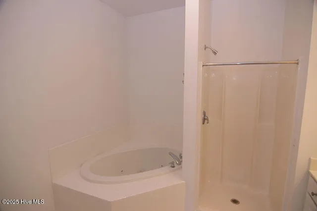 $1,250 | 1940 Tara Court, Unit 104, Greenville, NC 27858