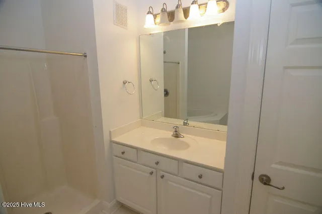 $1,250 | 1940 Tara Court, Unit 104, Greenville, NC 27858