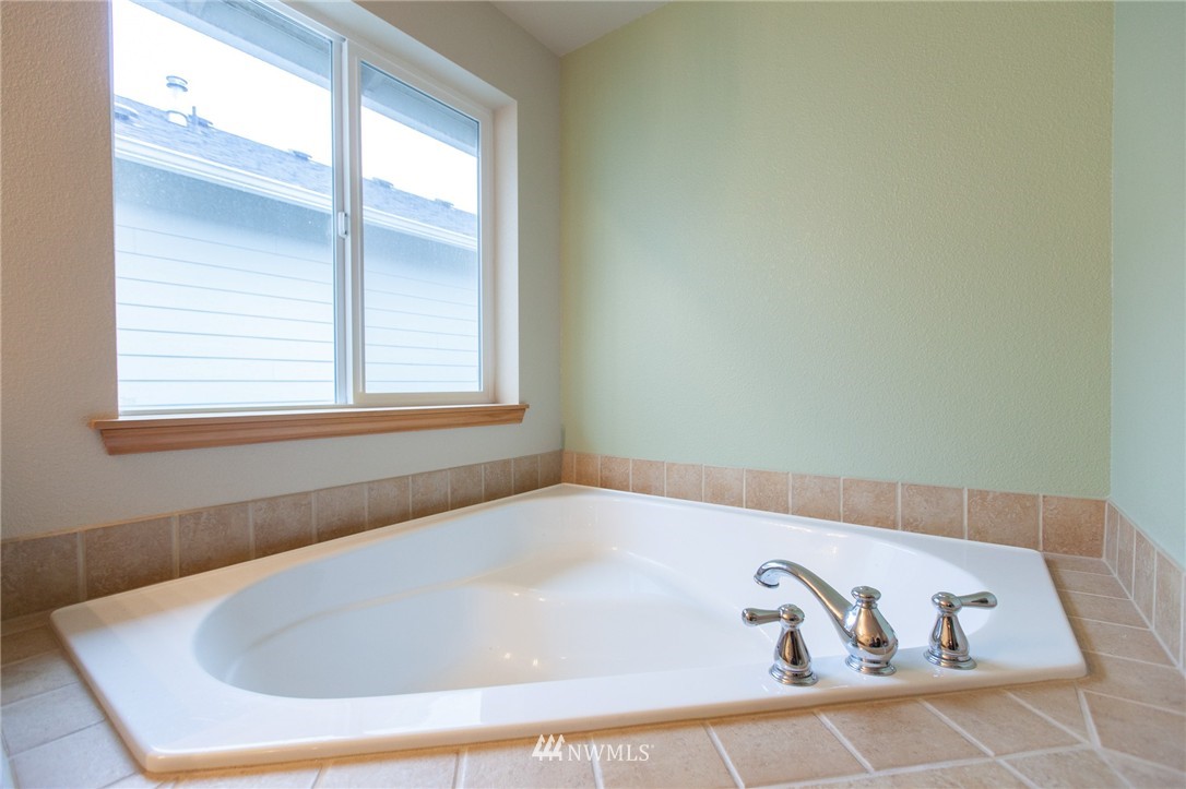 6745 Southeast 5th Street Renton, WA 98059 - Photo 18 of 25 a bathroom with a bathtub
