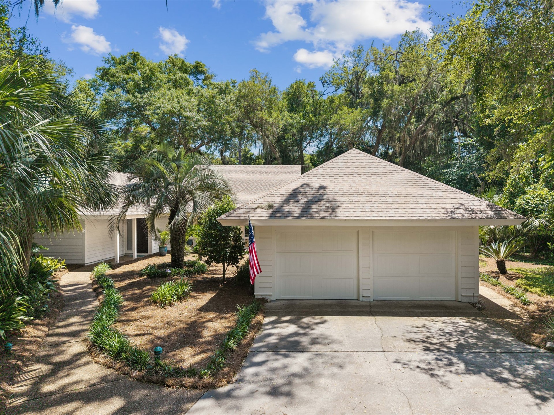 123 Bitternut Road Fernandina Beach, FL 32034 - Photo 1 of 87 Looking for privacy and casual elegance? Check out this Amelia Island Plantation home that is located on a small, intimate cul-de-sac with larger than average lot.